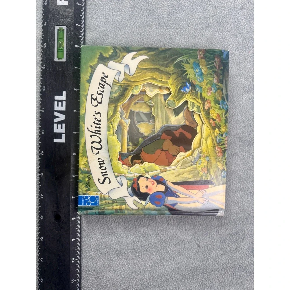 Vintage 1994 Disney Mouse Work Snow White's Escape Slide-N-Show Board Book Bluth
